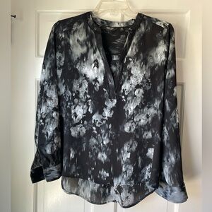 Simply Vera Vera Wang Black and White Blouse Size Medium Petite.